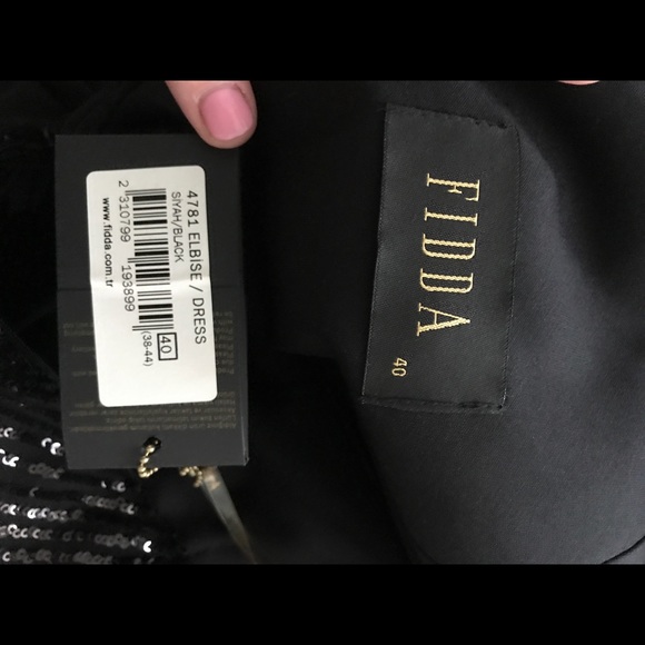 Black and gold gown - Picture 8 of 8